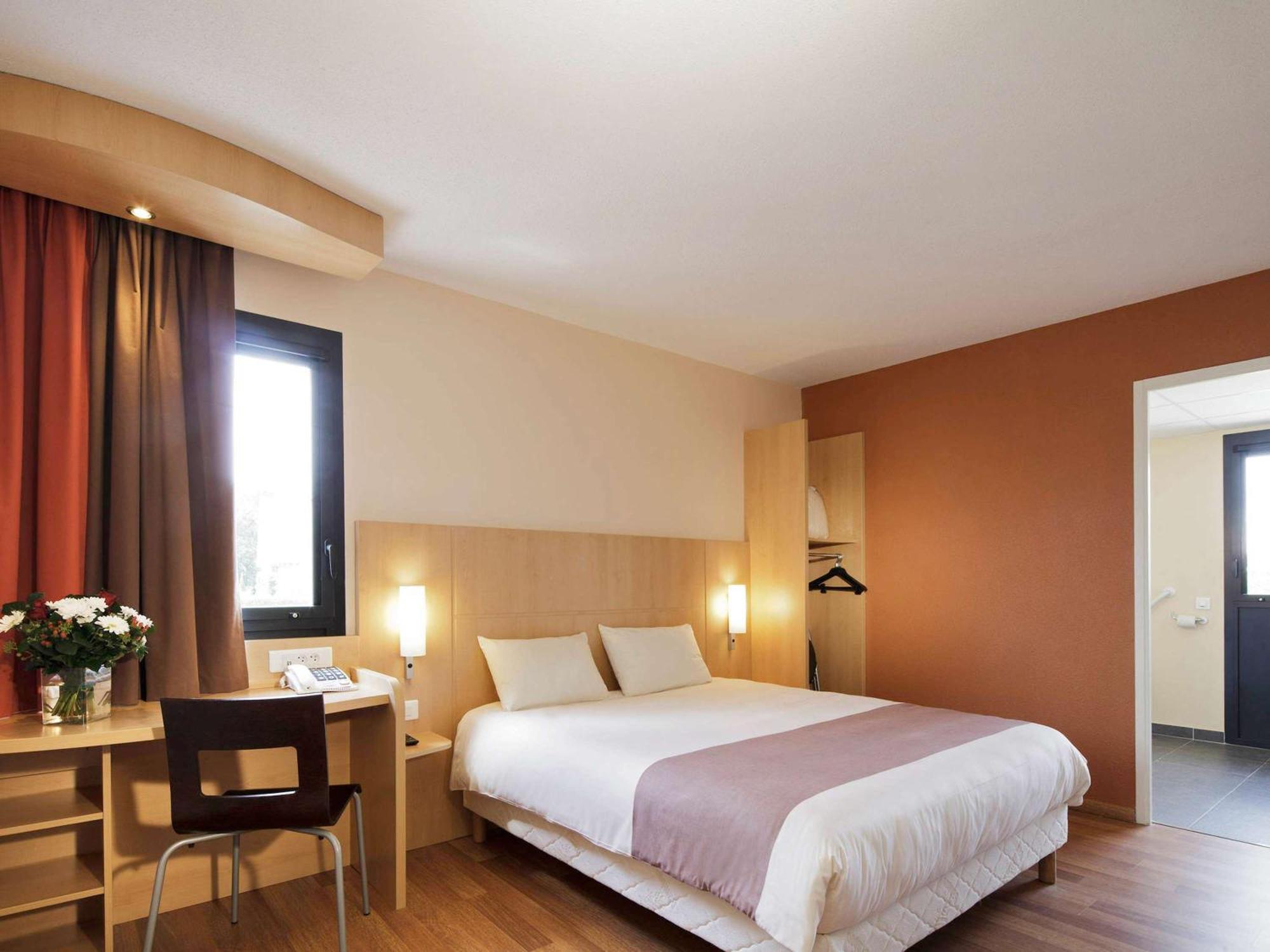 Hotel Ibis Guingamp Coeur De Bretagne Ploumagoar Eksteriør billede