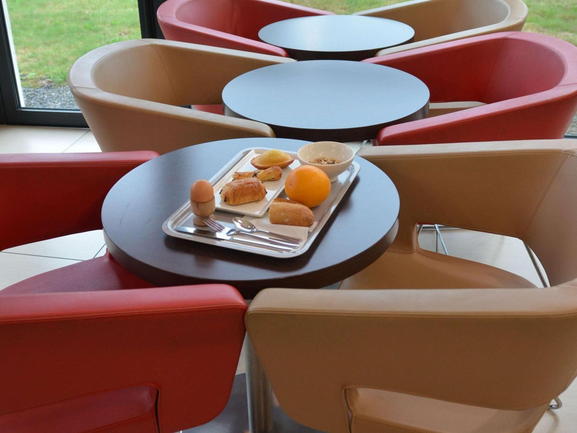 Hotel Ibis Guingamp Coeur De Bretagne Ploumagoar Eksteriør billede