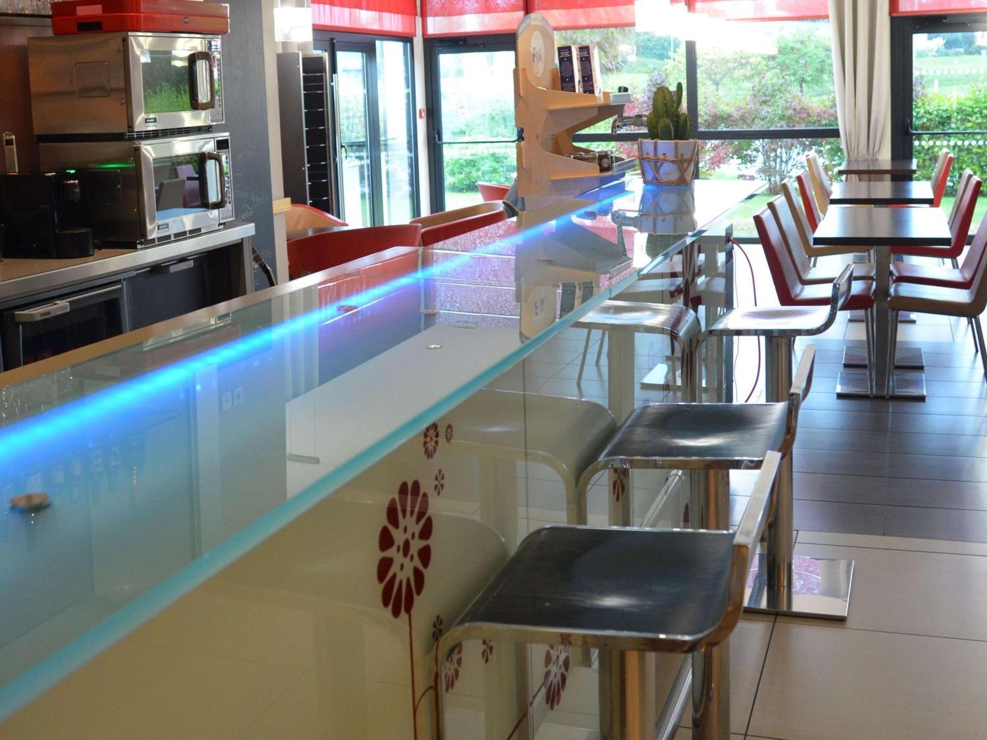 Hotel Ibis Guingamp Coeur De Bretagne Ploumagoar Eksteriør billede