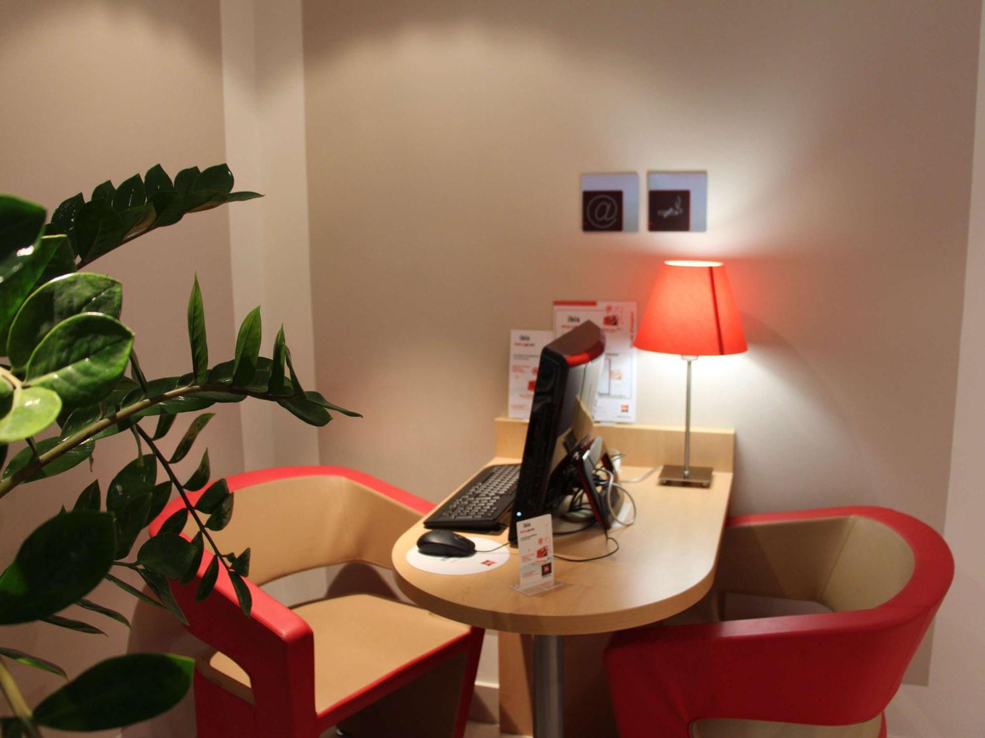 Hotel Ibis Guingamp Coeur De Bretagne Ploumagoar Eksteriør billede
