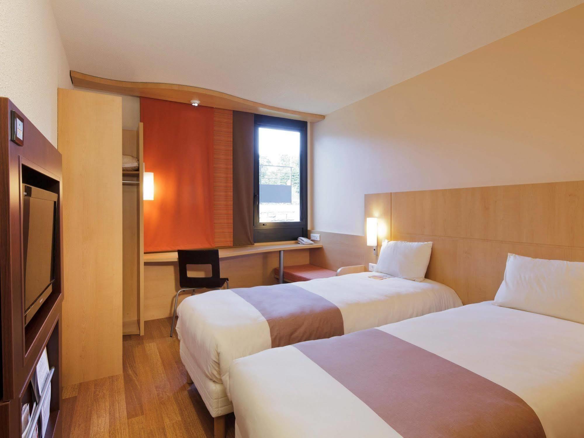 Hotel Ibis Guingamp Coeur De Bretagne Ploumagoar Eksteriør billede